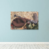 Een geweer, een militaire afdekking en een kantine canvas afdruk (Insitu (Houten vloer))