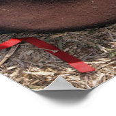 Een geweer, een militaire afdekking en een kantine poster (Hoek)