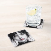 Een gezichtsopname van porselein met gebarsten zie kartonnen onderzetters (Insitu)