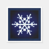 Een gigantische ijskristal sneeuwvlok op donker in servet (Voorkant)