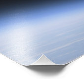 Een gigantische maan zichtbaar boven de atmosfeer  foto afdruk (Hoek)