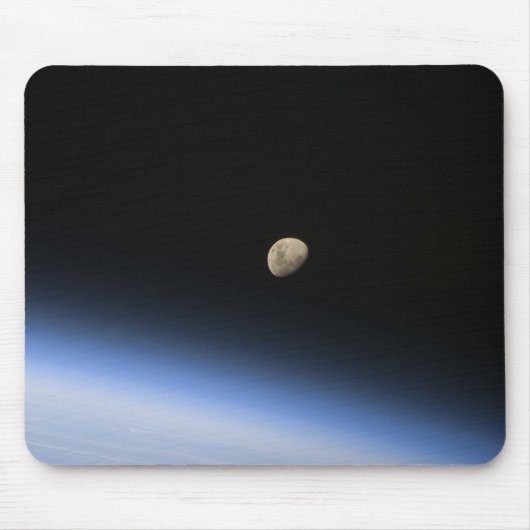 Een gigantische maan zichtbaar boven de atmosfeer  muismat (Voorkant)