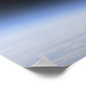 Een gigantische maan zichtbaar boven de atmosfeer poster (Hoek)