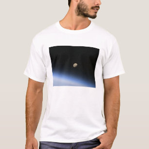 Een gigantische maan zichtbaar boven de atmosfeer  t-shirt