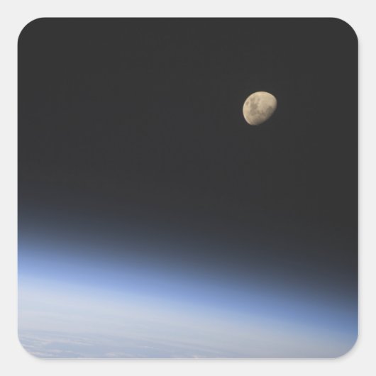 Een gigantische maan zichtbaar boven de atmosfeer  vierkante sticker (Voorkant)