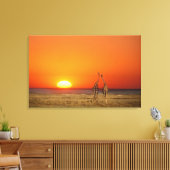 Een giraffe stel loopt de zonsondergang tegemoet,  canvas afdruk (Insitu (Woonkamer))