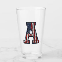 Een glas met een Amerikaanse vlag motief.