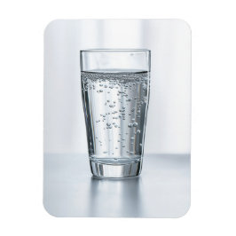 Een glas mousserend magneet