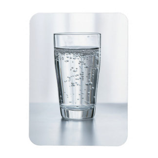 Een glas mousserend magneet