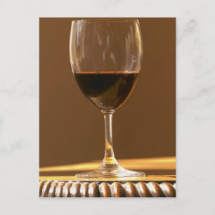 Een glas rode Chateau Belgrave in het zonlicht - Briefkaart