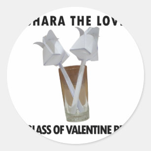 Een glas van valentijnskaartvrede ronde sticker