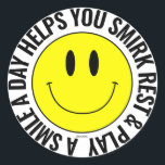 Een glimlach Een dag Gelukkige Glimlach Sticker<br><div class="desc">"Een glimlach per dag helpt je te werken, te rusten en te spelen" Gele glimlach Ronde Glanzende Sticker. Ontworpen door SMILIEWEAR™. Verspreid een beetje geluk! Grote en kleine stickers beschikbaar. ONTWERP GEOPTIMALISEERDE LICHTE KLEUR ACHTERGRONDOPTIES. Een grappige en vrolijke sticker voor cadeauverpakking, persoonlijke accessoire, verjaardags- of kerstfeestnaamstickers. Wat is er beter...</div>