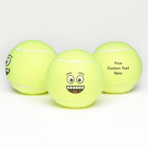 Een glimlach met open mond tennisballen