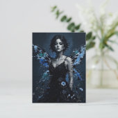 Een glitchfee met blauwe bloemen briefkaart (Staand voorkant)