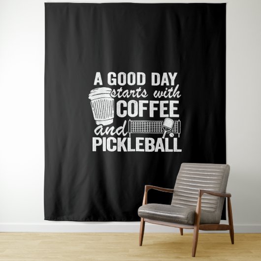 Een goede dag begint met koffie en pickleball wandkleed (In situ)