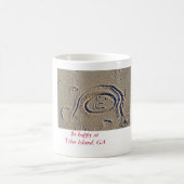 Een goede dag in het strand, wees blij op de Tybee Koffiemok (Center)