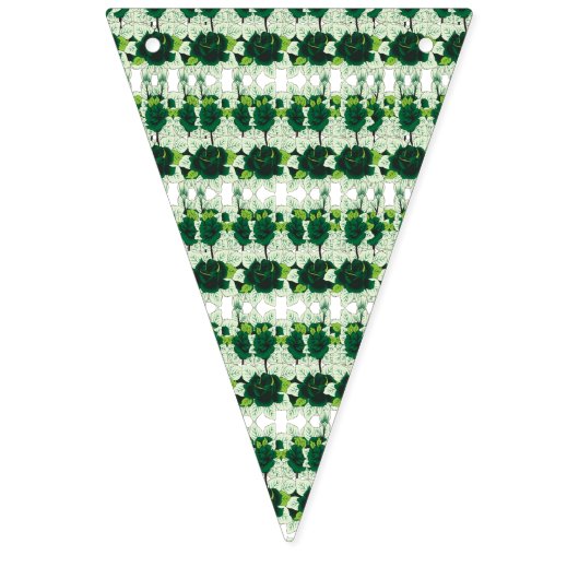 Een golden retriever puppy zit op een grasveld, w vlaggetjes (Eerste vlag)