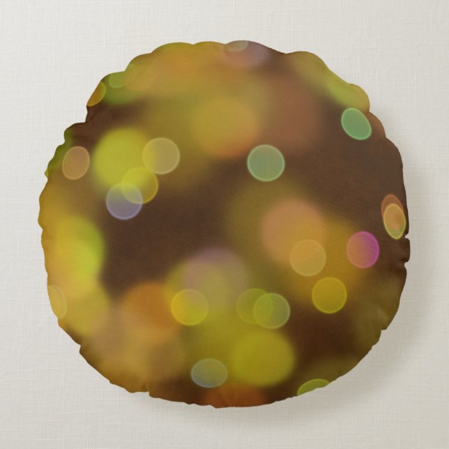 Een gouden kerstpatroon op Fawn Brown Rond Kussen (Voorkant)