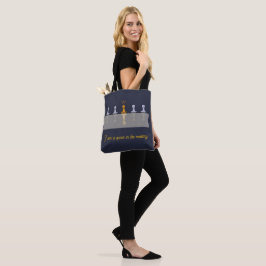 Een gouden pion voorbestemd om koningin te worden tote bag