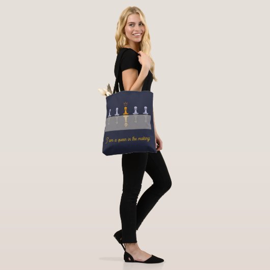 Een gouden pion voorbestemd om koningin te worden tote bag (Op model)