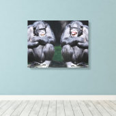 Een grap tussen vrienden Canvas Print (Insitu (Houten vloer))