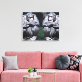 Een grap tussen vrienden Canvas Print (Insitu (Woonkamer))