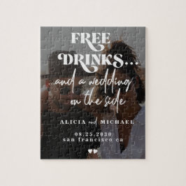 Een grappige foto van de moderne bruiloft die de d legpuzzel