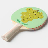 Een grappige illustratie van de cartoon van druive tafeltennisbatje (Voorkant Gekanteld)