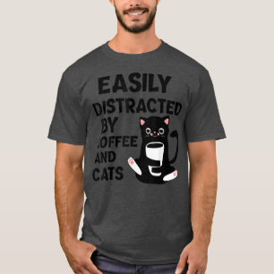 Een grappige kat die gemakkelijk afgeleid wordt do t-shirt