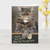 Een grappige kat maakt cupcakes voor je verjaardag kaart (Gele Bloem)