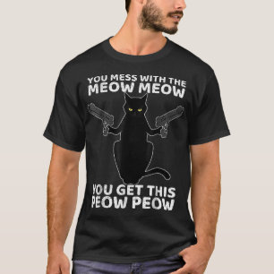 Een grappige kat met Pistolen die je met de maaier T-shirt