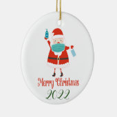 Een grappige kerstman met gezichtsmasker en Saniti Keramisch Ornament (Rechts)