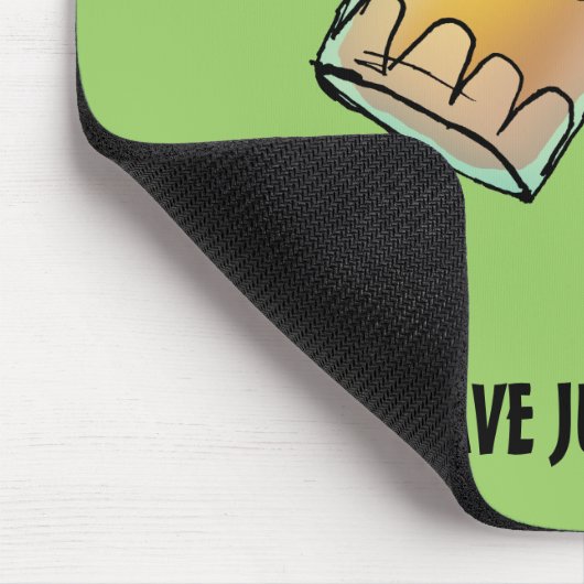 Een grappige man met slechts één grote bier muismat (Hoek)