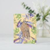 Een grappige muis in een bos bloemen. briefkaart (Staand voorkant)