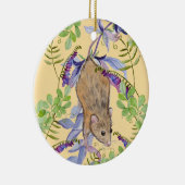 Een grappige muis in een bos bloemen. keramisch ornament (Rechts)