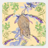 Een grappige muis in een bos bloemen vierkante sticker (Voorkant)
