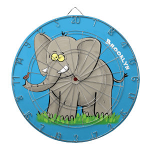 Een grappige olifant met vogel op de cartoon van d dartbord