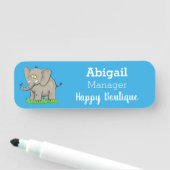 Een grappige olifant met vogel op de cartoon van d naamplaatje (In situ)