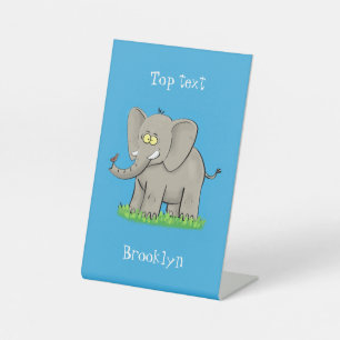 Een grappige olifant met vogel op de cartoon van d reclamebord met voetstuk