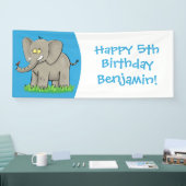 Een grappige olifant met vogel op de cartoon van d spandoek (Beurs)