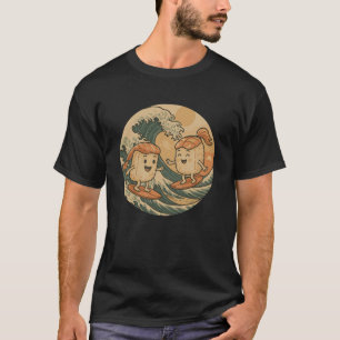 Een Grappige Rijst Sushi Die Golven Vangt T-shirt