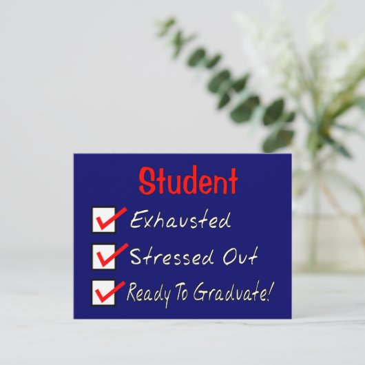 Een grappige student zegt: "Klaar om te Afstuderen Aankondigingskaart (Staand voorkant)