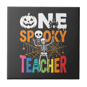 Een griezelige leraar Halloween-ontwerp_1 Tegeltje