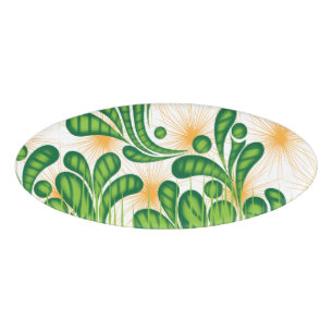 Een groen en goud artistiek patroon met een boom naambadge