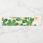 Een groen en goud artistiek patroon met een boom waterfles etiket (Enkel label)