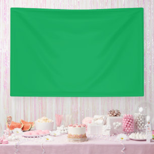 Een groene achtergrond met een spandoek