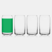 Een groene achtergrond met een witte rand blikvorm glas (Rechts)