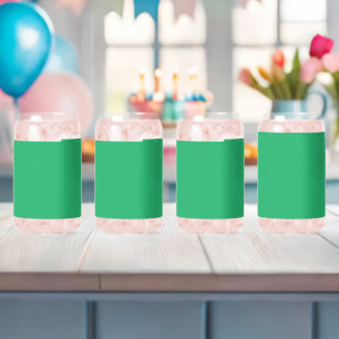 Een groene achtergrond met een witte rand blikvorm glas