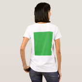 Een groene achtergrond met een witte rand t-shirt (Achterkant volledig)