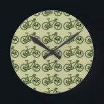 een groene fiets ronde klok<br><div class="desc">Een cool groen fietspatroon ontwerp, voor fietsenliefhebbers - u kunt de achtergrondkleur veranderen</div>